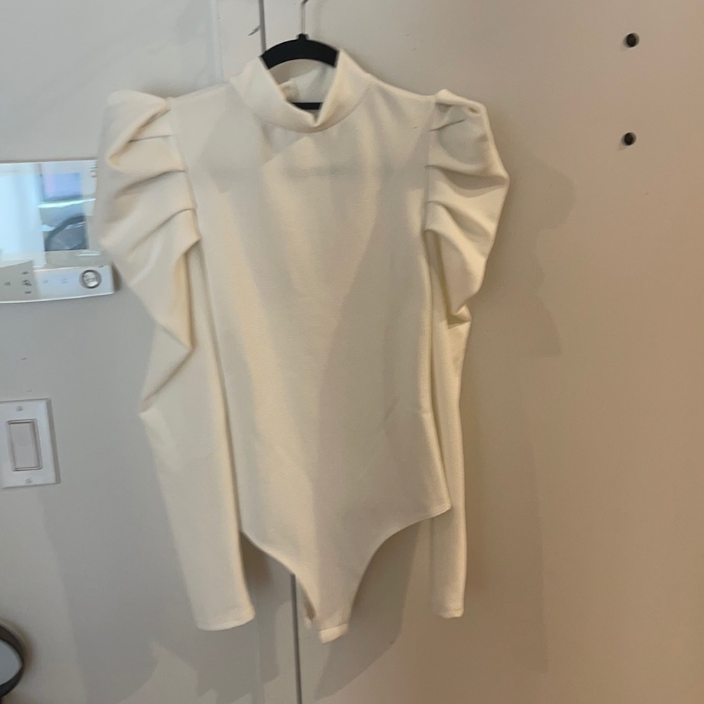 CUTE TURTLE NECK BODYSUIT NEVER WORN